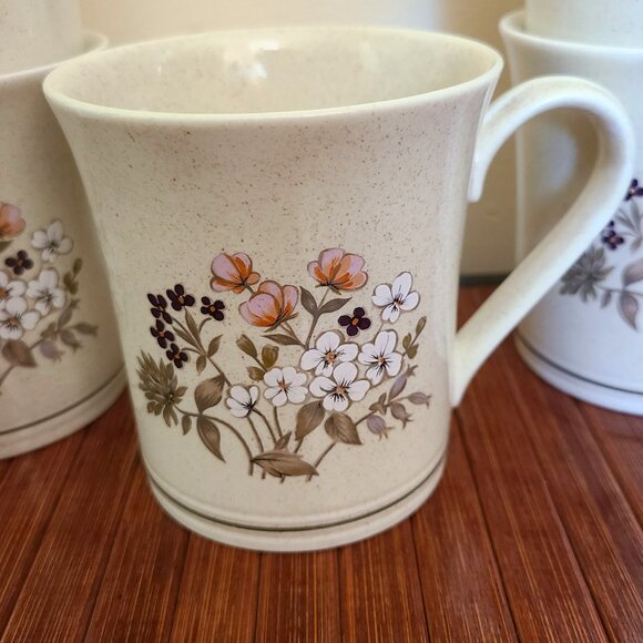 Vintage Royal Doulton Lambethware Bredon Hill Mugs - Four - Picture 5 of 5